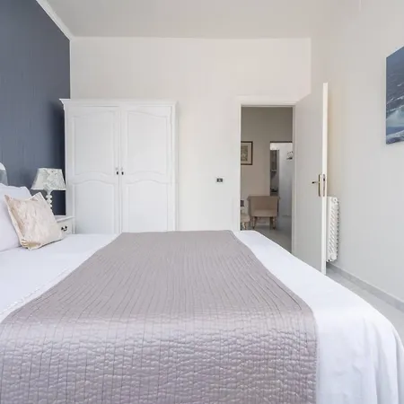 Ca Del Mar Venice Luxury Apartments-3